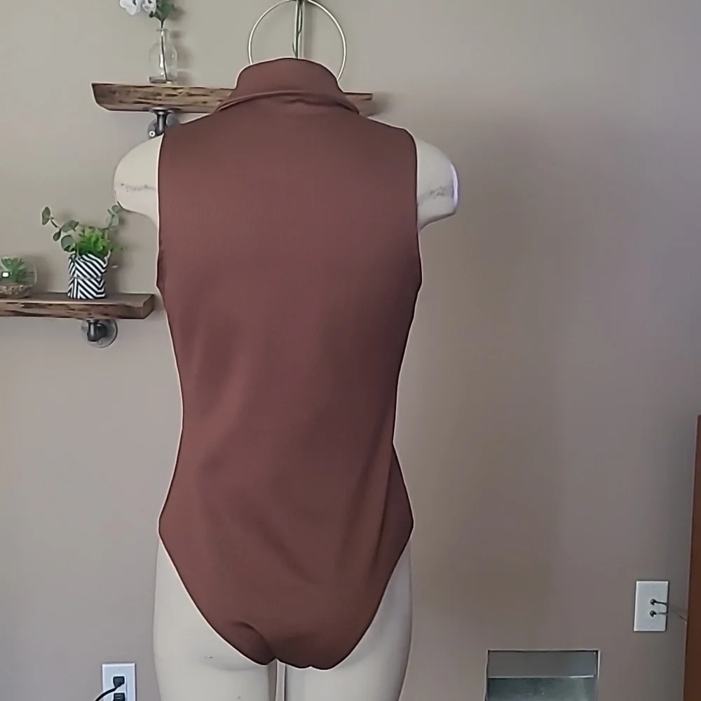 Collared bodysuit - Picture 6 of 8